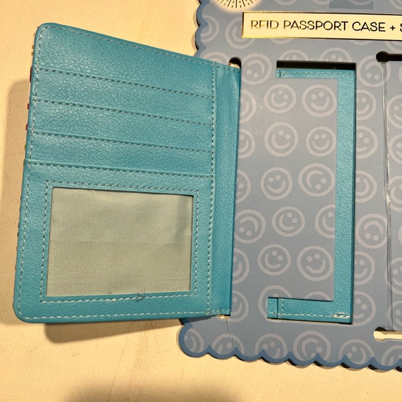 RFID Passport Case and 2 Luggage Tags Set - Picture 2 of 3